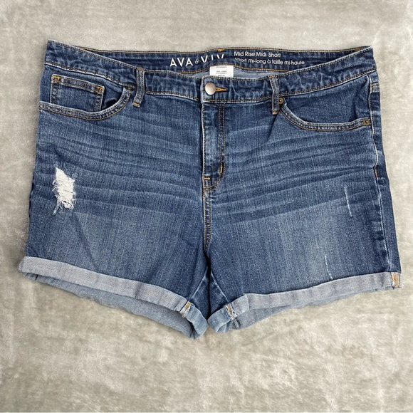 Ava & Viv Women's Distressed Blue Denim Shorts Size 16W - Picture 1 of 8